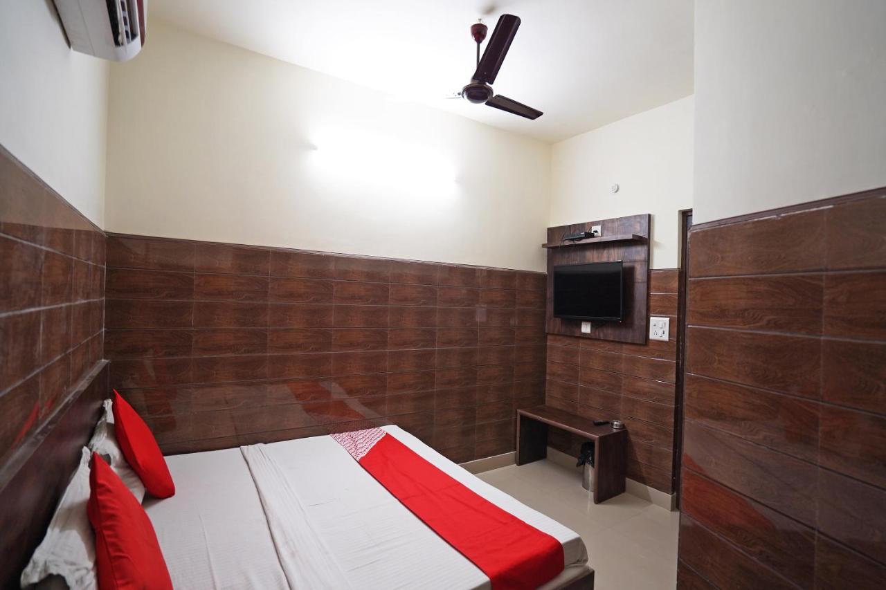 Hotel O Shri Sai Guest House Делхи Екстериор снимка