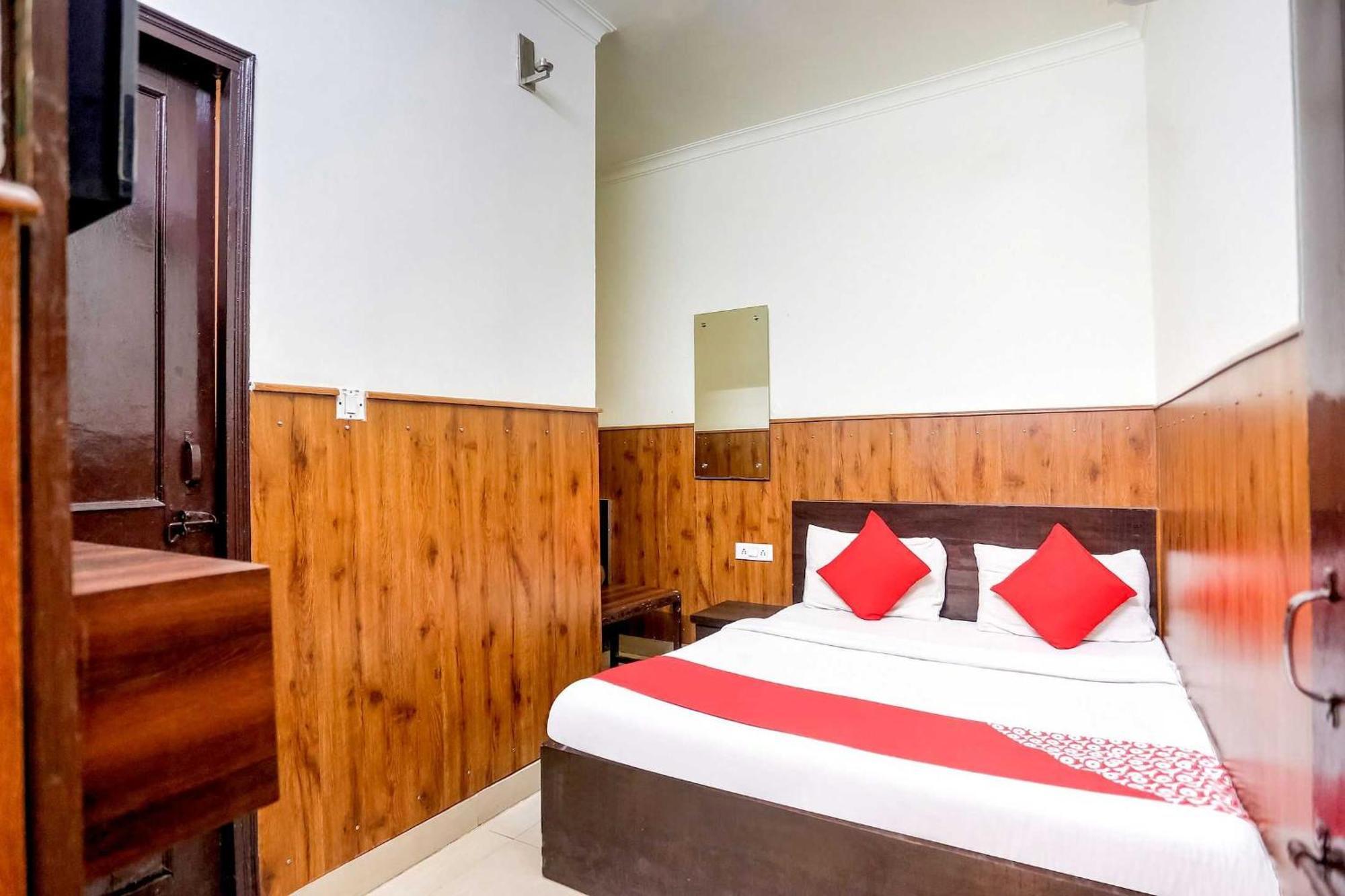 Hotel O Shri Sai Guest House Делхи Екстериор снимка