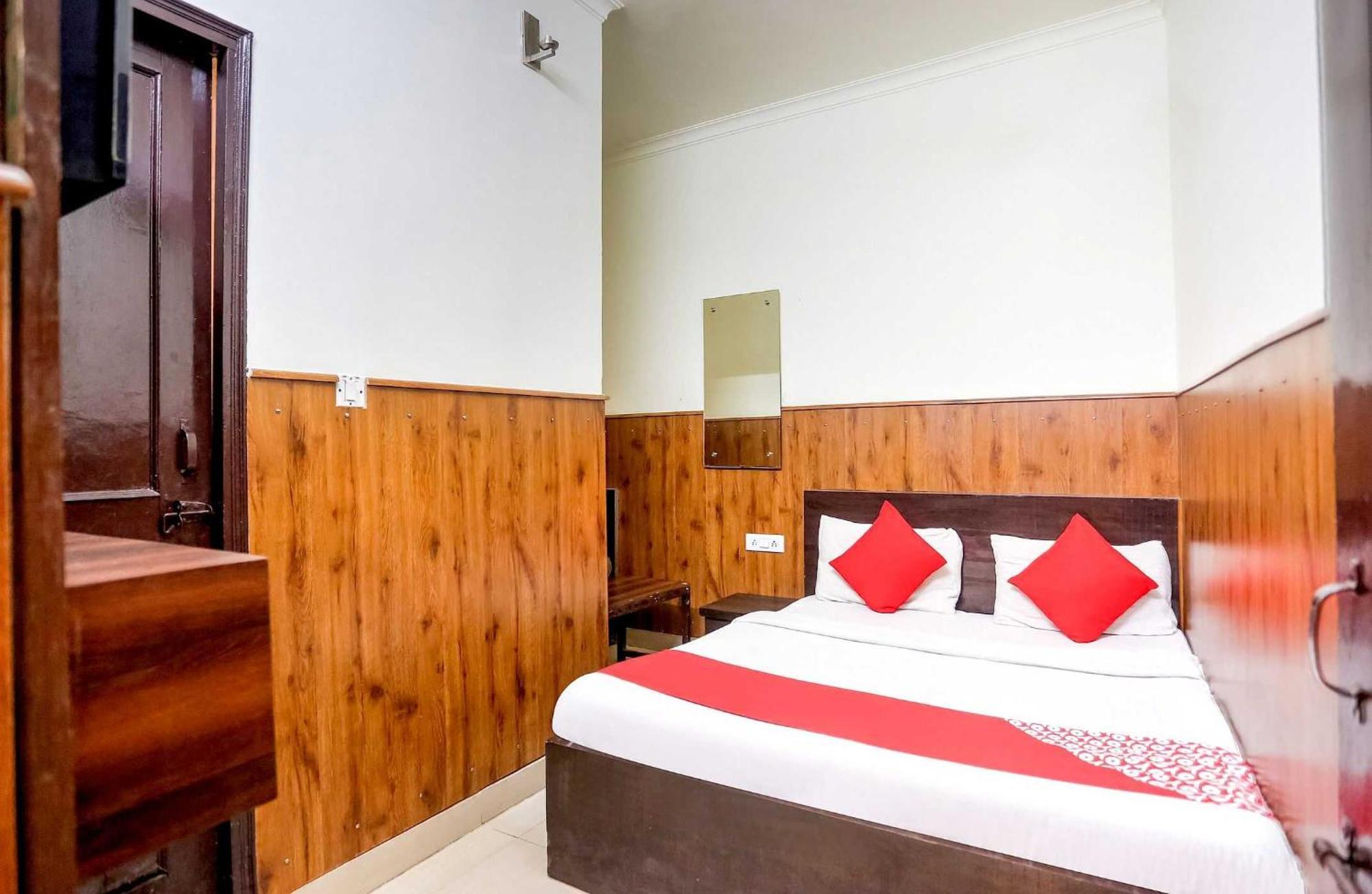 Hotel O Shri Sai Guest House Делхи Екстериор снимка