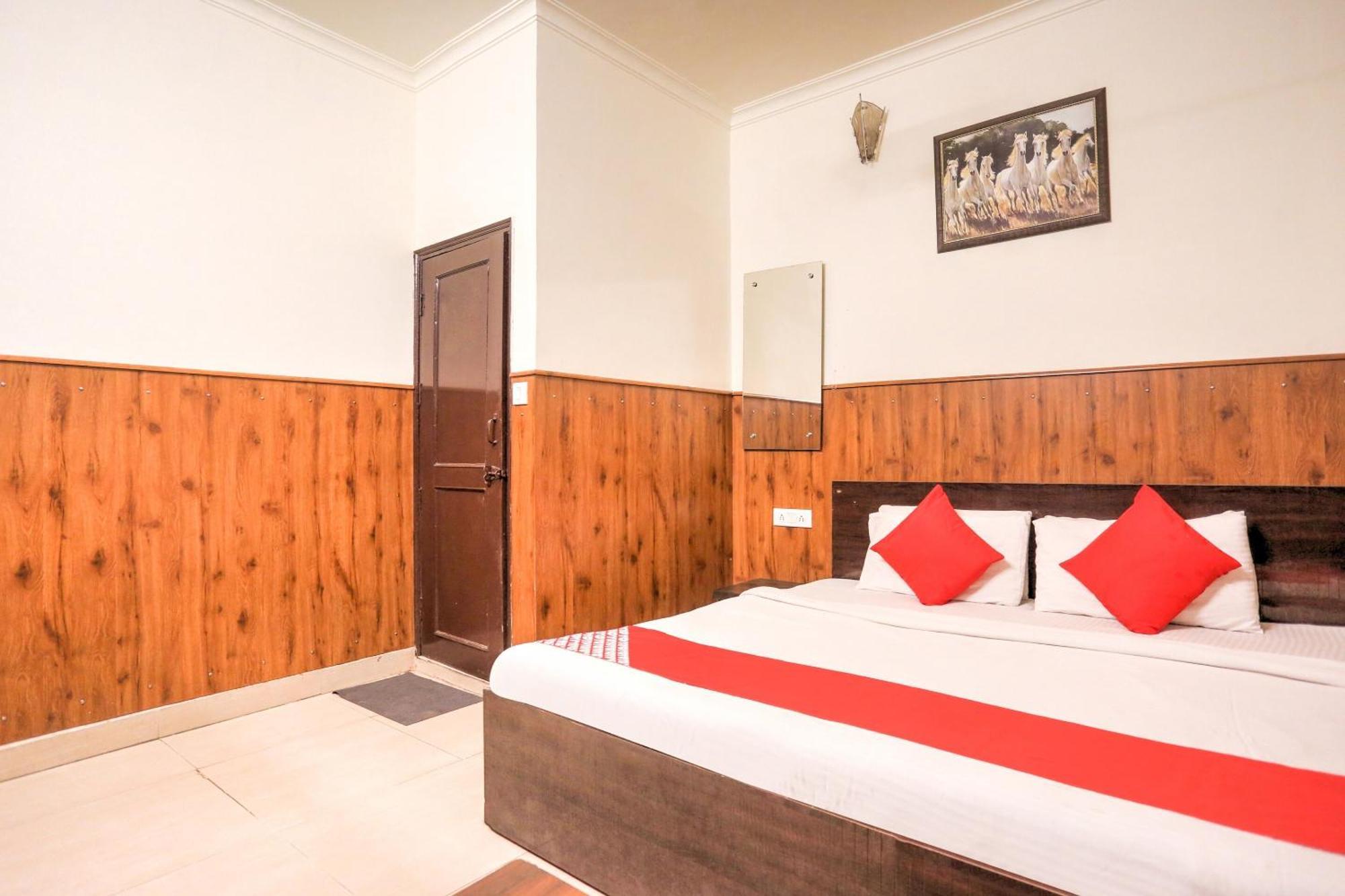 Hotel O Shri Sai Guest House Делхи Екстериор снимка