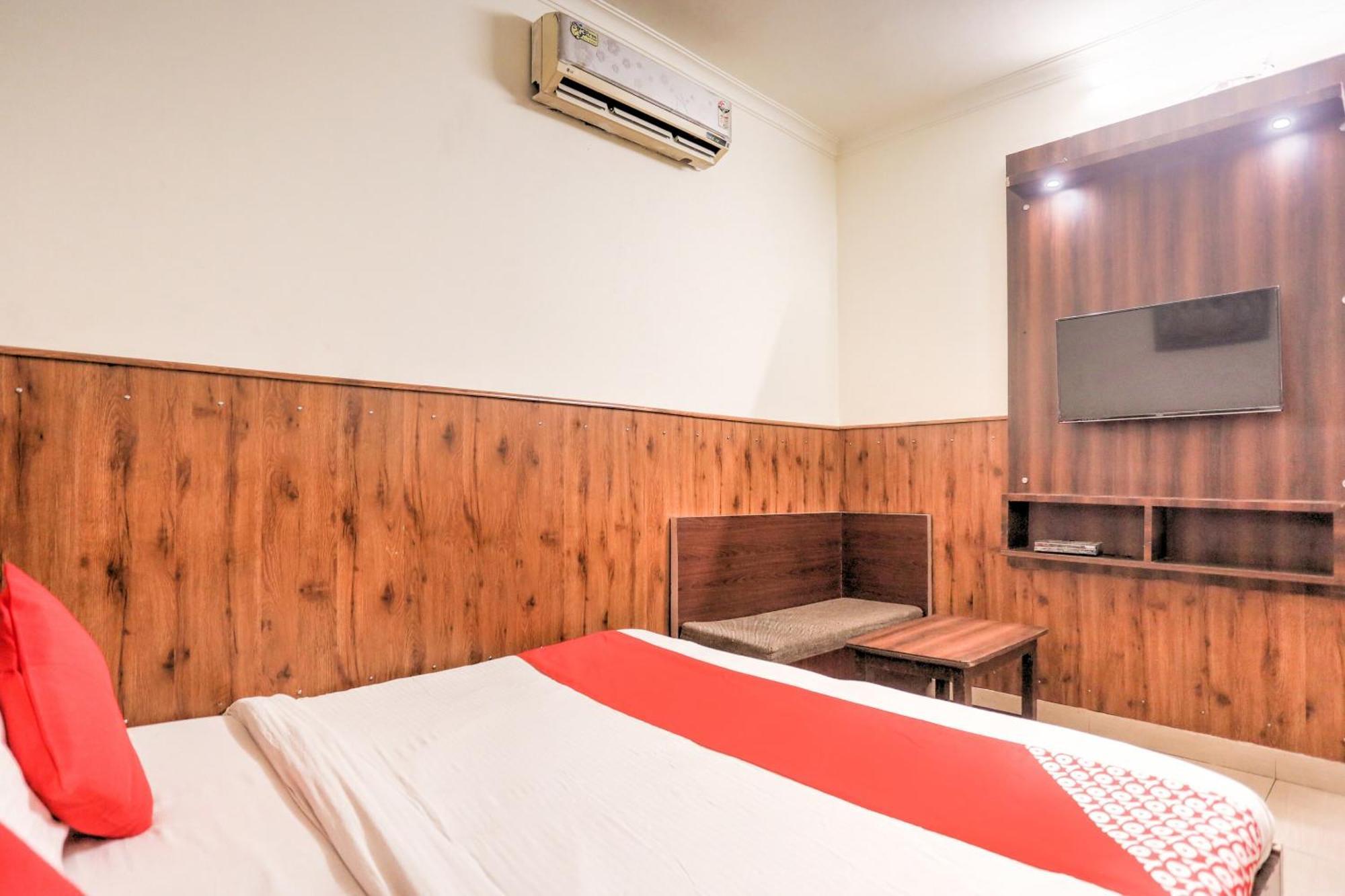 Hotel O Shri Sai Guest House Делхи Екстериор снимка