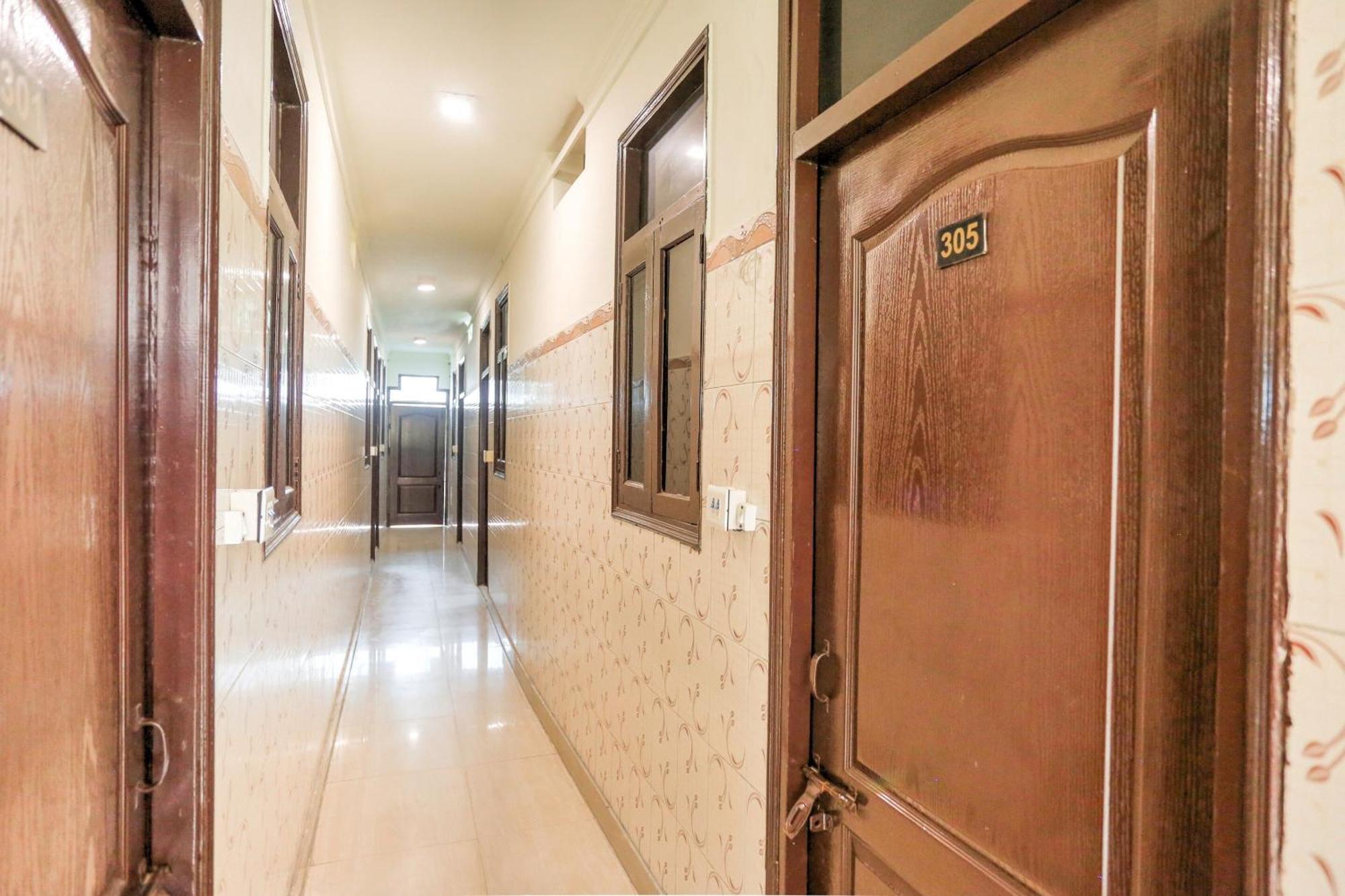 Hotel O Shri Sai Guest House Делхи Екстериор снимка