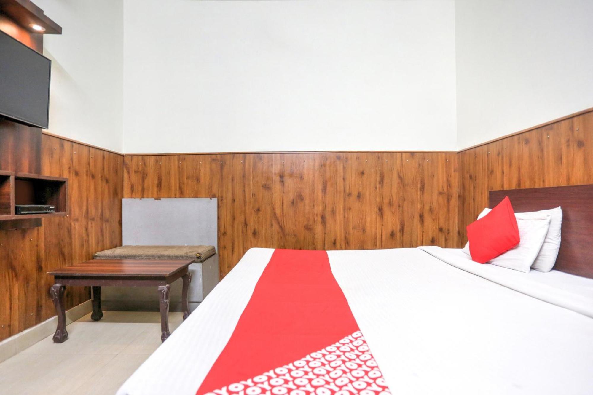 Hotel O Shri Sai Guest House Делхи Екстериор снимка