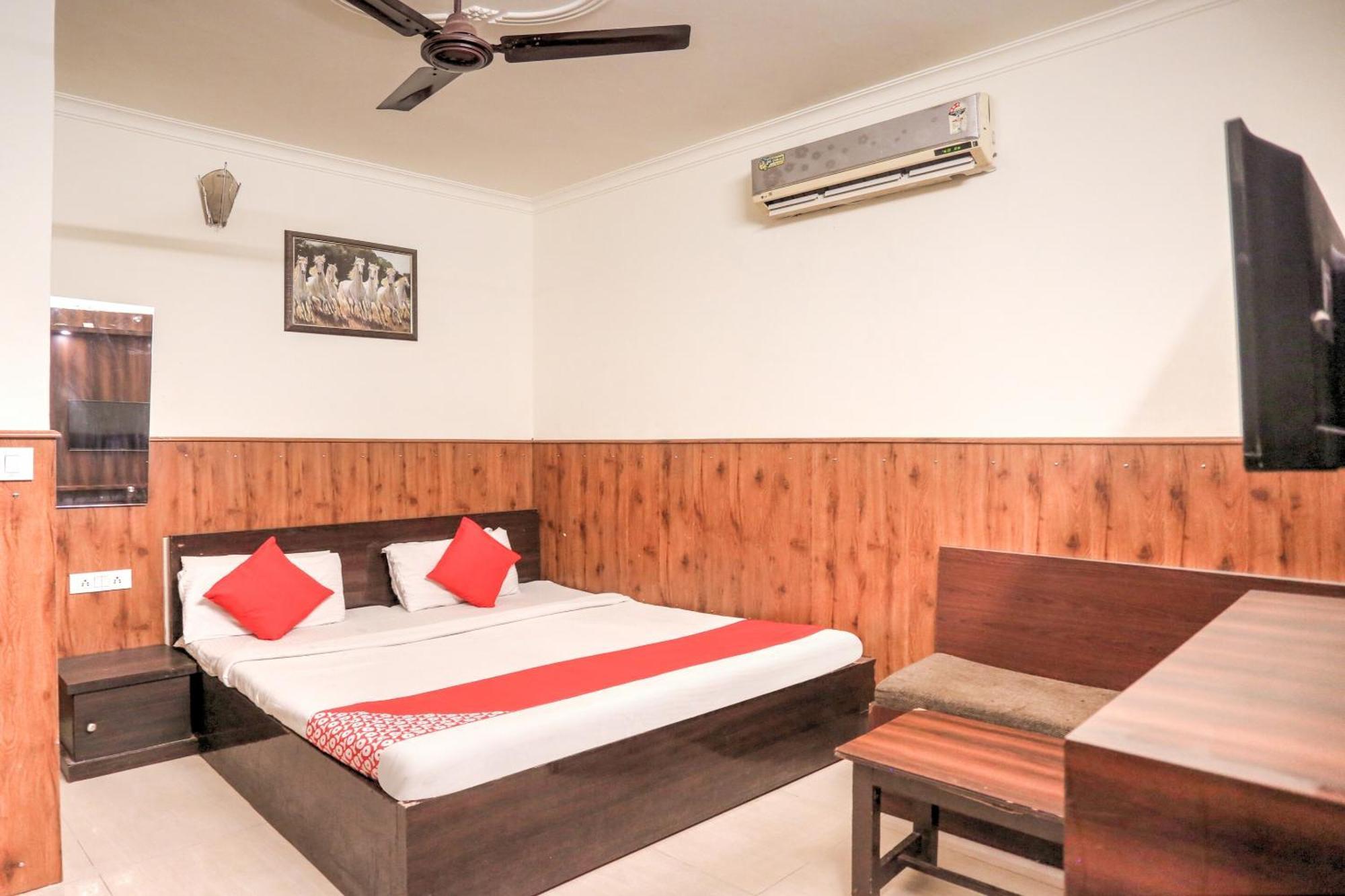 Hotel O Shri Sai Guest House Делхи Екстериор снимка