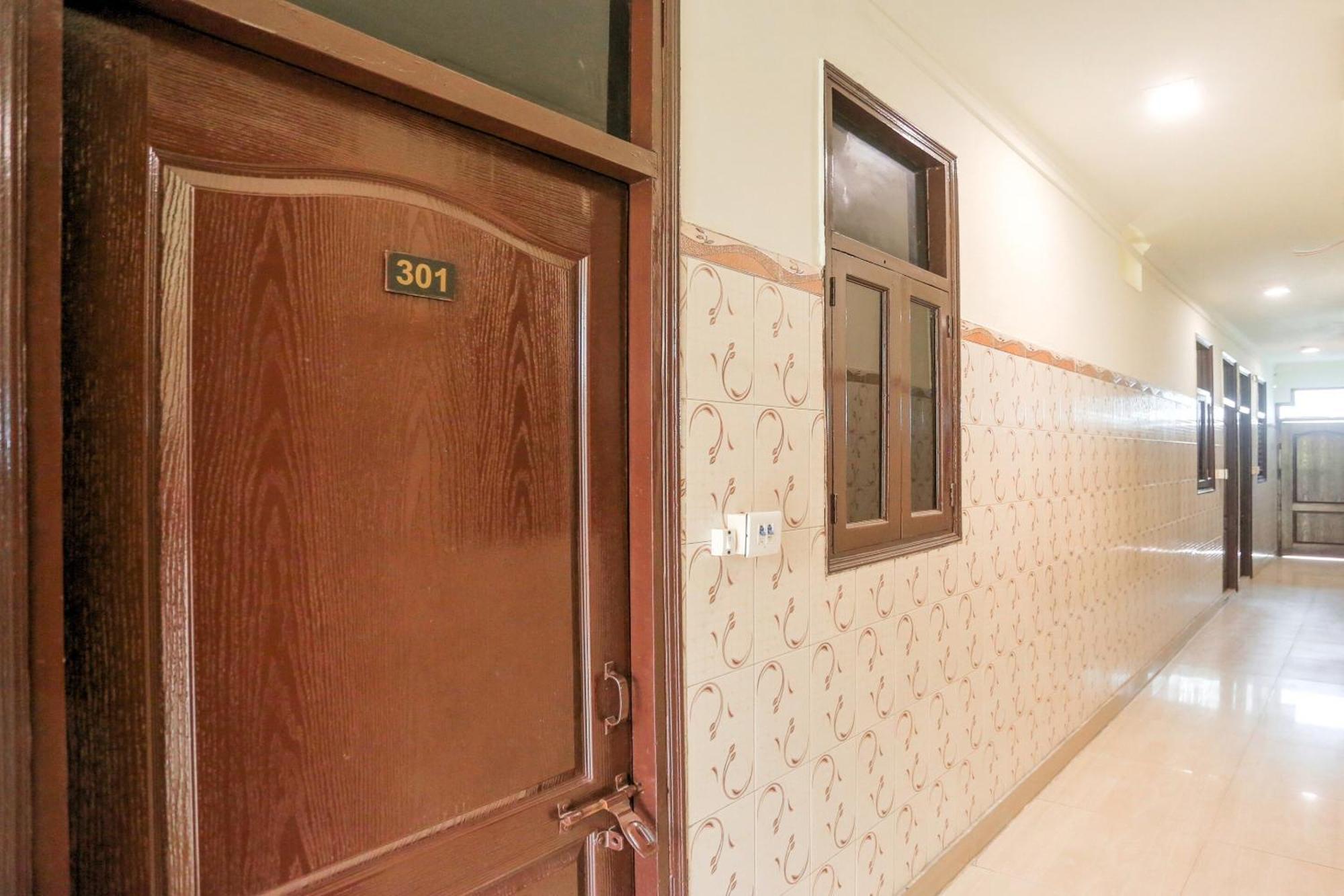 Hotel O Shri Sai Guest House Делхи Екстериор снимка