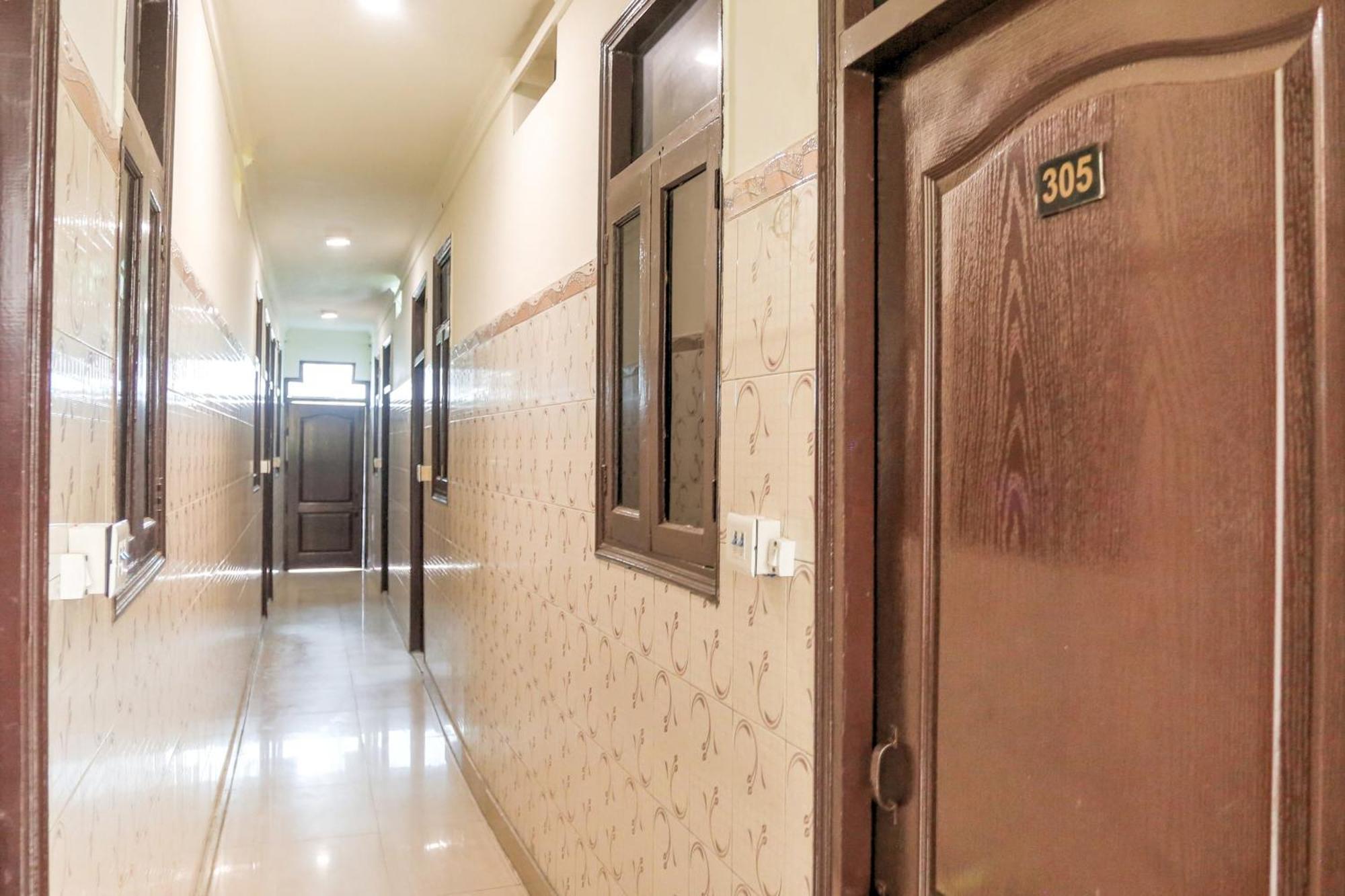 Hotel O Shri Sai Guest House Делхи Екстериор снимка