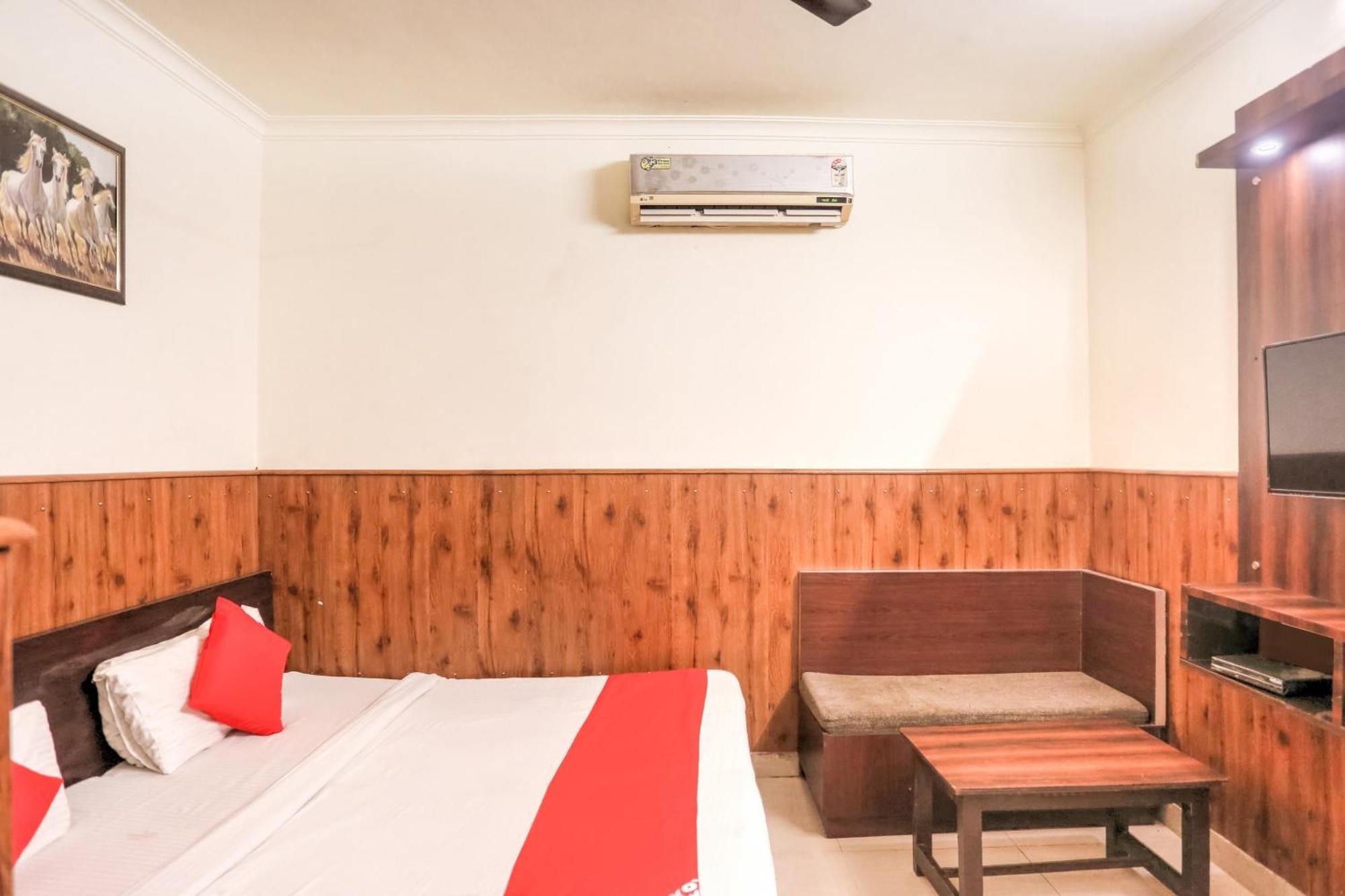 Hotel O Shri Sai Guest House Делхи Екстериор снимка