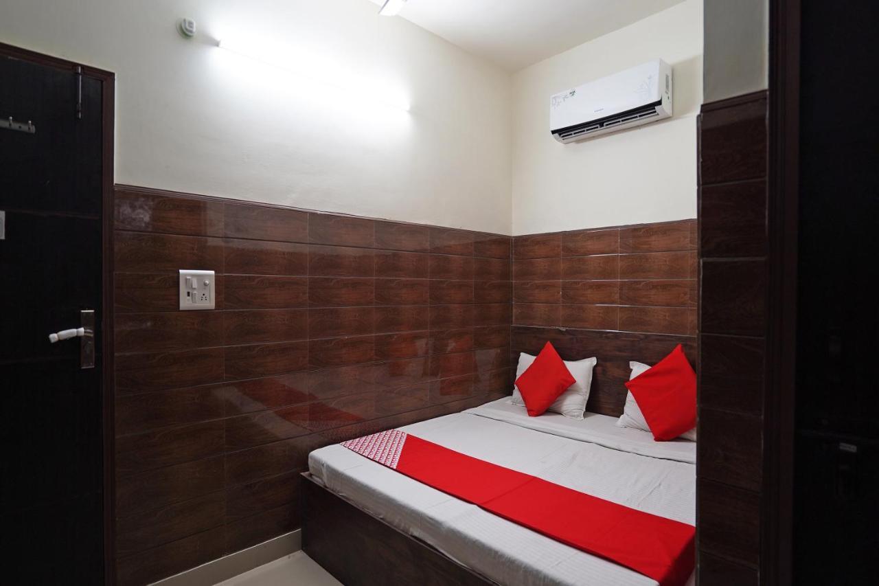 Hotel O Shri Sai Guest House Делхи Екстериор снимка