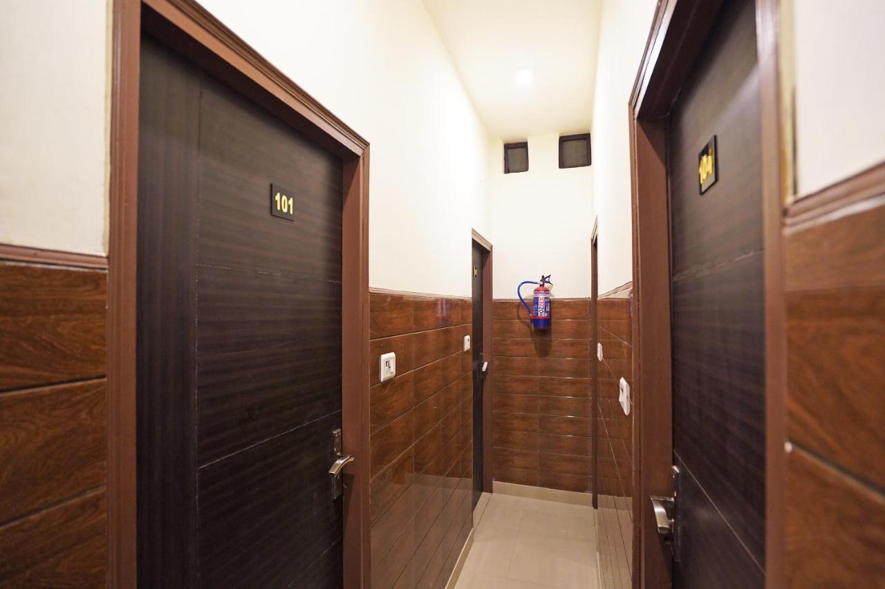Hotel O Shri Sai Guest House Делхи Екстериор снимка